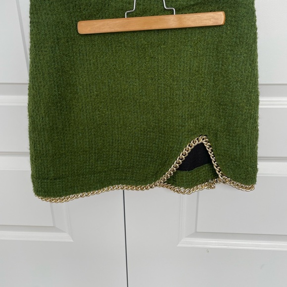 Zara Green Mini Skirt with Gold Chain Accent - Picture 6 of 6